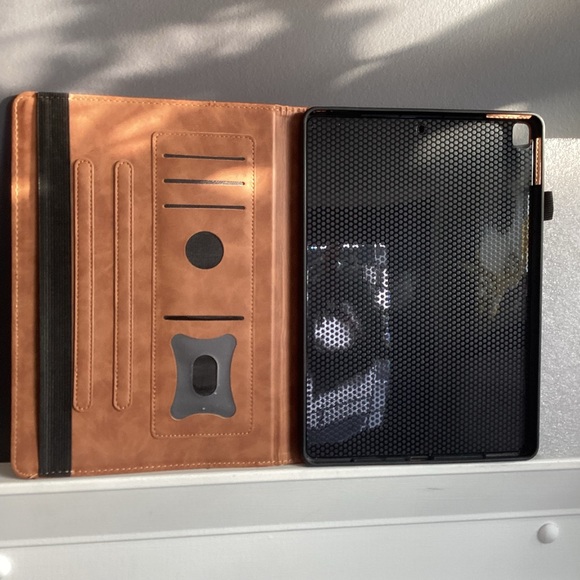 iPad Cover for Generations 7,8,9. - Picture 10 of 13